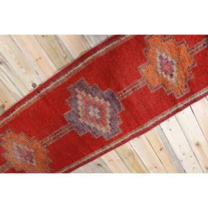 Alfombra Vintage Estilo Runner, Alfombra Turca de 2.5x8.7 pies, Alfombra de Lana Roja con Diseño Geométrico - Product Image 2