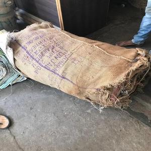 Compre Bolsas de Yute para Cebollas Grandes de 50 kg y 100 kg de Alta Calidad, Diseño Ecológico, Venta al por Mayor con Entrega Rápida - Product Image 1