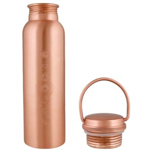 Bouteille d'eau en cuivre antique de style ayurvédique (900 ml) par S.R METAL HANDICRAFTS, style luxueux pour les festivals - Product Image 1