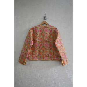 Veste matelassée réversible en coton écologique imprimé à la main en Inde, motif floral, légère et chaude, avec 2 poches - Product Image 4