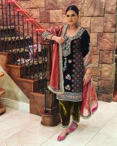 Exclusivo Salwar Kameez con bordado Zari y Dupatta elegante, ideal para funciones festivas y culturales - Product Image 1