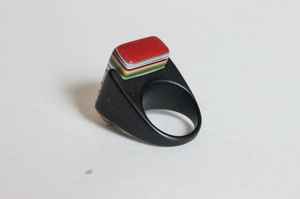 Bague en résine polie personnalisée en gros pour femmes, jolis bijoux de mode colorés, fabriqués en Inde, de la meilleure qualité, fabriqués à la main - Product Image 3