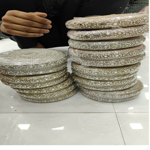 Cordones bordados a máquina con espejo hechos a medida en varios diseños y colores para vestidos de novia en 1,25 pulgadas de ancho. - Product Image 4