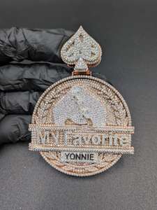 Colgante de Moissanita con Corte Esmeralda Chapado en Oro Rosa Personalizable, Disco con Letra de Plata de Ley 925, Joyería de Fiesta Estilo Hip Hop - Product Image 6