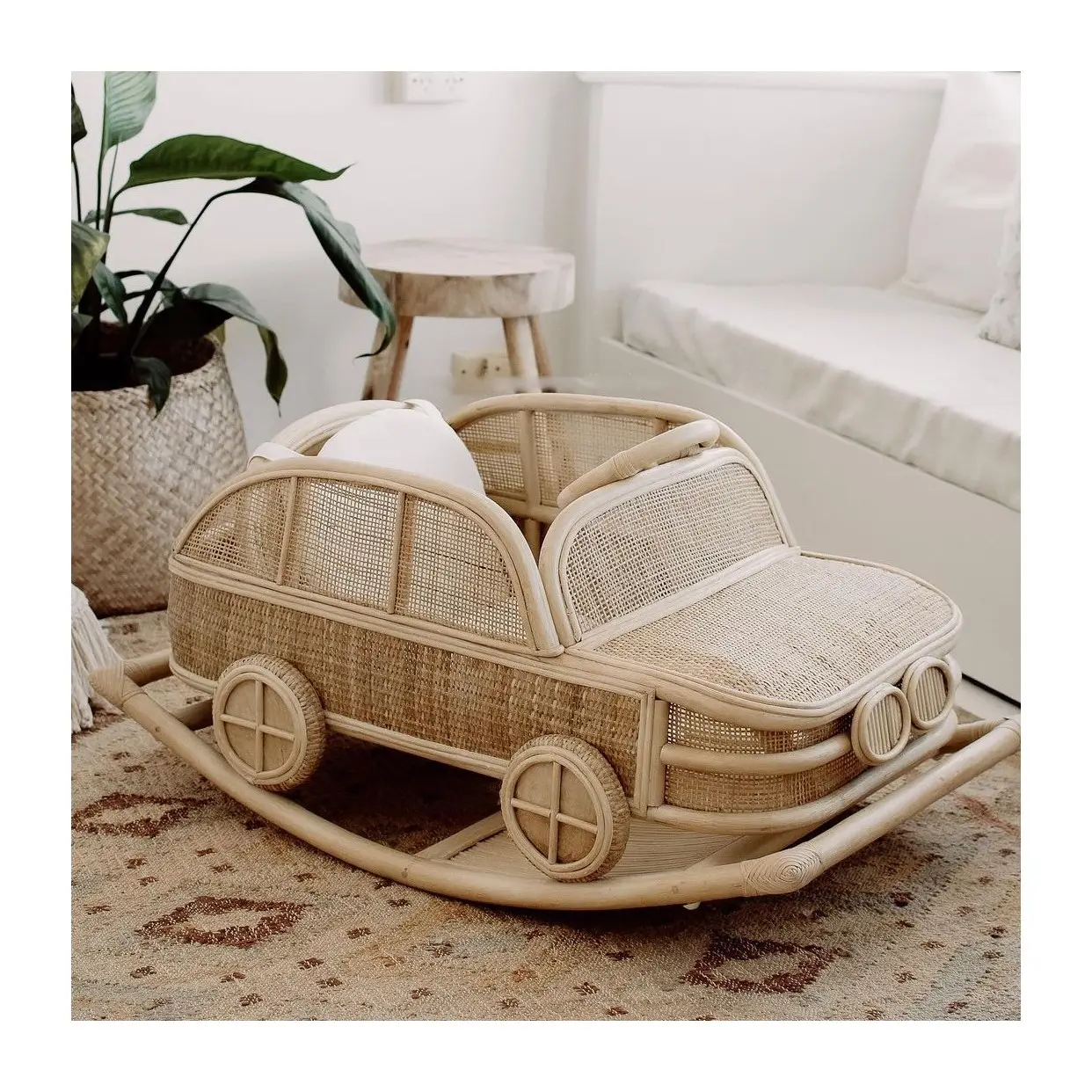 Best selling rattan baby car rockers design popular cadeira de balanço para bebês balancim cars toy supply