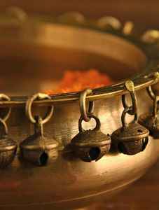 Urli Pot con tobilleras Latón puro Decoración festiva para el hogar Colección de exportación Objetos decorativos - Product Image 3