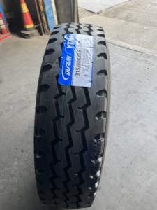 Venta al por mayor de alta calidad a estrenar Tubeless 295 60R22.5 11r22.5 315 60R225 295 75R22.5 315 70R22.5 Neumáticos de camión en venta - Product Image 3