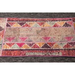 Tapis turc vintage 1,5x3,6 pieds, tapis géométrique rose patchwork - Product Image 5