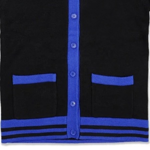 Cardigan en tricot uni style universitaire pour fraternité grecque, en laine/acrylique, anti-plis, respirant, hiver, avec patchs personnalisés sur le devant, vente en gros - Product Image 4