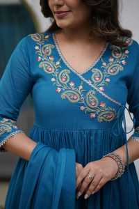 Kurti Anarkali au design unique, vêtements ethniques indiens traditionnels pour femmes, disponible à un prix abordable - Product Image 3