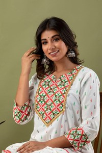 Conjunto de Kurta, Pantalones y Dupatta de Algodón Premium para Mujer, Estilo Étnico Indio, con Encaje Kagura y Estampado Sólido, Ideal para Fiestas y Festivales - Product Image 3