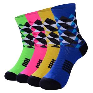 Venta al por mayor personalizado <span class=keywords><strong>Trusox</strong></span> Logo Hombres Athletic Crew Baloncesto Fútbol Ciclismo Antideslizante Calcetines Deportivos Fabricante Hombres - Product Image 2
