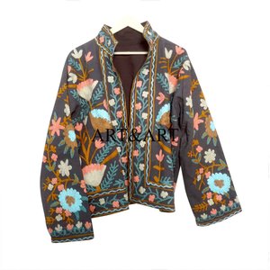 Veste d'hiver matelassée en coton de haute qualité pour femmes, broderie Suzani, design bohème - Product Image 2