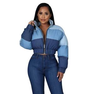 Veste matelassée à bulles pour femmes col à capuche réversible imperméable à l'eau doublure en nylon écologique décorations de plumes à paillettes - Product Image 6