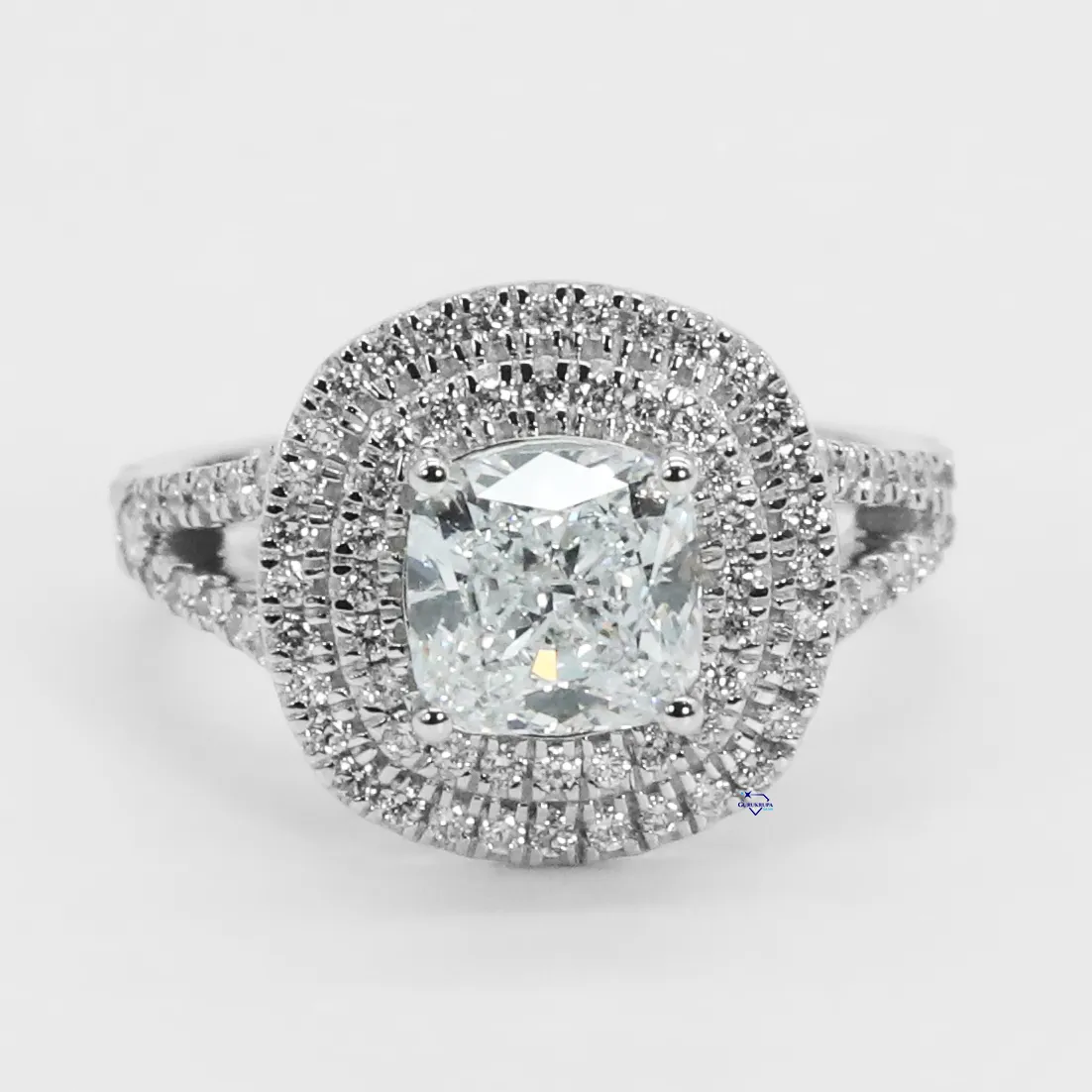Gra Gecertificeerde 14kt Witgouden Solitaire Ring Ontworpen Voor Speciale Gelegenheden Met Prachtige Kussenvormige Vvvs Moissanite Diamanten
