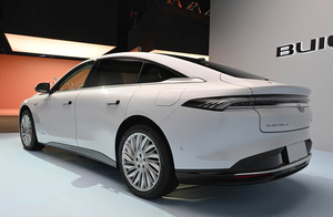 Sedán de Lujo REEV Edición Premium 2025, Volante a la Izquierda, Semi-Automático, Turbo 2.5-3.0L, 300-400 CV, Aire Acondicionado Automático, Luces Halógenas/Xenón - Product Image 2