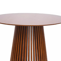 Table de salle à manger ronde fabriquée en Espagne Table en bois de style nordique pour la maison prête pour l'exportation