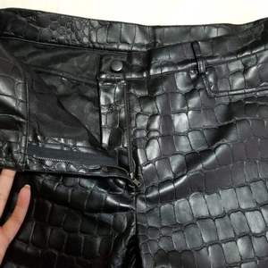 Mens Leather Pants Premium <b>Heavy</b> <b>Duty</b> Biker Style Rugged Streetwear Fashion Modern Daily Lifestyle Outfits Winter Straight Waist - Product Image 6