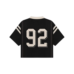 Démarquez-vous dans les hauts courts de streetwear en jersey fan personnalisés Hauts courts de streetwear en jersey fan personnalisés sportifs et élégants pour les fans - Product Image 4