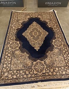 พรมพื้นที่ทําจากเส้นด้ายไหมลาย้เหนียว - Product Image 3