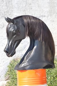 Mannequin de tête de cheval en fibre de verre gonflable avec crinière synthétique |   Buste de cheval noir pour bride, licol, équipement équestre, décoration de la maison et de l'école - Product Image 3