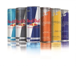 Boisson énergisante Red Bull Winter Edition Iced Vanilla Berry en bouteille en vrac avec ginseng, caféine, taurine, eau, ingrédients principaux - Product Image 3