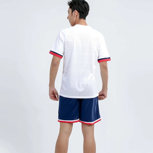 Camiseta y pantalones cortos de fútbol de alta calidad con logotipo personalizado, tela sublimada, fabricante OEM de ropa deportiva de equipo - Product Image 2