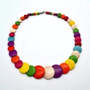 Collier en résine de luxe avec pendentif Bijoux modernes pour femmes Collier en résine fait à la main pour femmes - Product Image 4