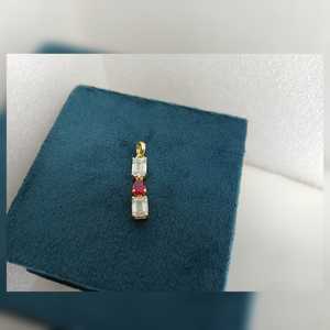 Bijoux fins pour femmes Nouveau design pendentif en diamant taille émeraude avec collier à breloques à la mode plaqué or - Product Image 1