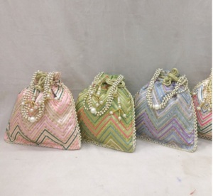 Bolsa Potli bordada en zigzag de diseñador de nuevo diseño hecha a mano para mujer, Mini bolsos de moda para bodas y regalos - Product Image 1
