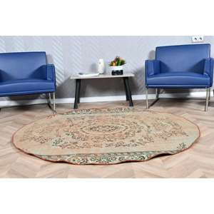 Alfombra Turca Vintage de 5.2x5.4 pies, Alfombra de Área, Alfombra con Estampado Animal Marrón - Product Image 1