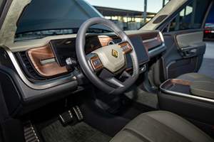 Rivian R1S Launch Edition 2023 Usado, Inspeccionado, ~4,200 Millas, Motor Cuádruple, Tracción en las Cuatro Ruedas, Paquete de Batería Grande - Product Image 4