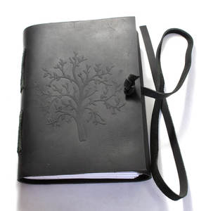 Couverture de journal en cuir gaufré de haute qualité, motif Arbre de Vie, noir sur le devant, avec sangle assortie, vente en gros de carnets - Product Image 6