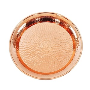 Plateau de service en métal moderne et élégant, idéal pour les dîners formels, les repas décontractés, les fêtes et une présentation de table élégante - Product Image 1