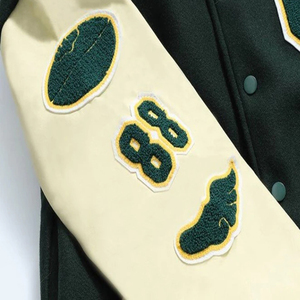 เสื้อแจ็กเก็ตเบสบอลของผู้ชายผ้าวินเทจปักลายตัวอักษรมหาวิทยาลัย - Product Image 3