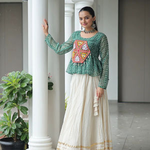 Qualité supérieure Lourd Bandhani Imprimer Vert Lehenga Choli Exclusif Patch Travail Choli pour Festival Occasions Spéciales Femmes Porter - Product Image 1