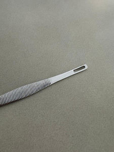 Extractor de comedones Schamberg de 3,75 "con patrón estándar de bucle pequeño prensado hecho de acero inoxidable quirúrgico - Product Image 2