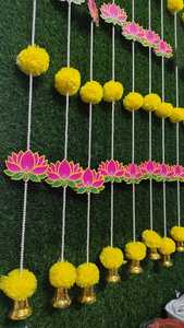 Lotus en MDF avec guirlande de perles de souci perle lourde avec cloche Diwali tenture murale décoration florale mariage et pendaison de crémaillère - Product Image 4