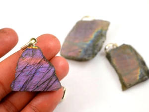 Pendentif en Labradorite de feu violet naturel pendentif plaqué argent poli des deux côtés forme libre charme boucle unique connecteur pendentif Lot - Product Image 3