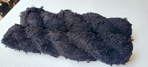 Tela reciclada de hilo de cinta de frizz borroso de algodón teñido de Color negro hecho a medida para proyectos artesanales de tejer y coser - Product Image 4