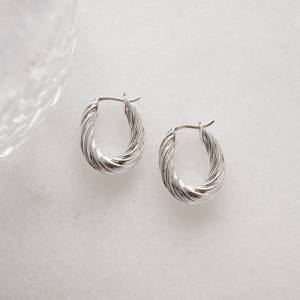 Les derniers bijoux de luxe à la mode pour femmes promettent d'aimer vos bijoux de fiançailles romantiques à un prix abordable - Product Image 1