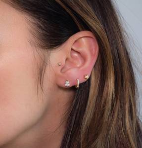 Clous d'oreilles minimalistes plaqués or de luxe Boucles d'oreilles en diamant avec zircon cubique Bijoux Cadeaux Boucles d'oreilles de mariée CZ pour femmes - Product Image 4