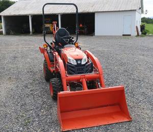 รถแทรกเตอร์คูโบต้า BX23S ขนาดเล็ก ราคาส่งถูก ขับเคลื่อน 4 ล้อ พร้อมหัวตักดินและหัวขุดดิน เครื่องยนต์ 3 สูบ ระบายความร้อนด้วยน้ำ ประสิทธิภาพสูง ขับเคลื่อนด้วยตัวเอง - Product Image 3