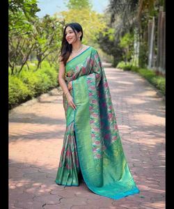Saree en mousseline de soie fantaisie pour filles avec un superbe travail de broderie de mariée et un chemisier prêt à l'emploi pour les célébrations de mariage - Product Image 5