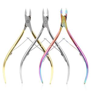 Vente en gros de pinces à ongles et à cuticules de haute qualité, multicolores, avec lames courbées et aiguisées pour la manucure et la pédicure - Product Image 1