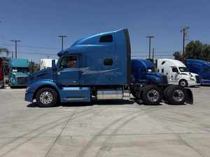 รถบรรทุกหัวลากมือสองยอดนิยม ปี 2023 รุ่น 579 Sleeper - หลังคาสูง Paccar 500 แรงม้า เกียร์ธรรมดา 13 สปีด พร้อมส่ง - Product Image 3