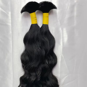 100% Tresses de cheveux bruts en vrac non transformés ondulés, bouclés vendeurs de cheveux indiens vierges en vrac cheveux humains en vrac pour le tressage - Product Image 1