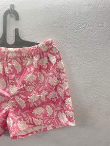 Pantalon court d'été décontracté à imprimé floral de feuilles blanches pour hommes léger respirant Style de vacances tropicales vêtements de plage - Product Image 2