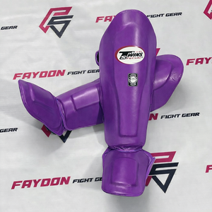 สนับแข้งคู่สีม่วงสำหรับการต่อสู้ น้ำหนักเบา ป้องกันอย่างมืออาชีพ ทำจากหนัง ออกแบบตามสั่ง ขายส่ง ขนาดมาตรฐาน - Product Image 1