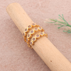 Belle bague de fiançailles délicate calcédoine blanche multi pierres précieuses trois couches bague plaqué or pleine bague de déclaration d'éternité - Product Image 4